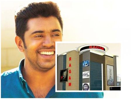 രാഗം മിഴി തുറന്നത് കൊച്ചുണ്ണിയിലൂടെ!! ആദ്യ ഷോ കാണാൻ നിവിൻ പോളിയും കൂട്ടരും...