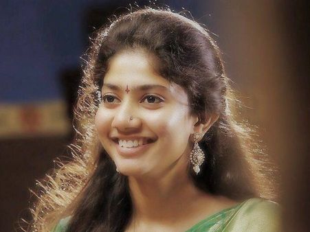 തെലുങ്കില്‍ വീണ്ടും തിളങ്ങി സായി പല്ലവി! പുതിയ ചിത്രം പടി പടി ലെച്ച മനസിന്റെ ടീസര്‍ തരംഗമാവുന്നു!