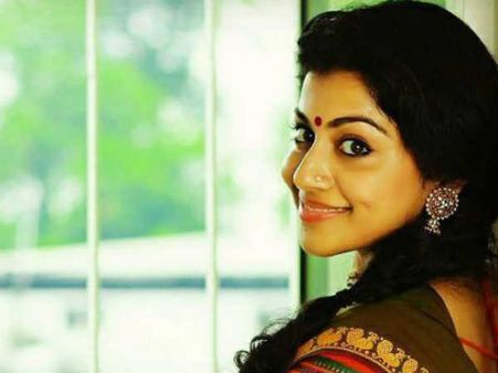 ജീവിതത്തിൽ ശ്രുതി തേപ്പുകാരിയല്ല!! താരത്തിന് പറയാനുണ്ട് 9 വർഷത്തെ മനോഹരമായ പ്രണയ കഥ