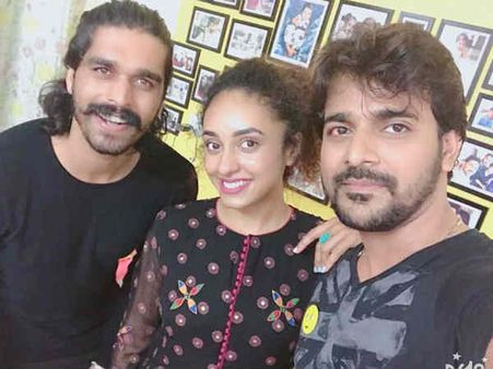 ഷിയാസിന്റെ ഭാര്യയാണ്! പൊളിച്ചടുക്കിയ ഡബ്‌സ്മാഷുമായി പേളി! എസ്പിഎസ് വീണ്ടും ഞെട്ടിച്ചു! കാണൂ!