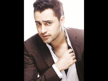 നടിമാരെ തഴുകാറുണ്ട്! നിങ്ങളെ അഭിനയിപ്പിച്ചാല്‍ എന്ത് പകരം തരുമെന്നും അദ്ദേഹം ചോദിക്കാറുണ്ട്! മീ ടൂ