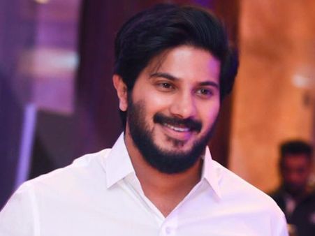ഗ്രൗണ്ടില്‍ ക്രിക്കറ്റ് താരമായി ദുല്‍ക്കര്‍ സല്‍മാന്‍! സോഷ്യല്‍ മീഡിയയില്‍ വൈറലായി പുതിയ ചിത്രം!