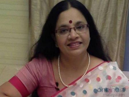 ചോറുണ്ണുന്നവന് മനസ്സിലാവും ഒടിയനാരാണെന്നും,എവിടെ ഇരുന്നാണ് ഒടി വെക്കുന്നതെന്നും: ഭാഗ്യലക്ഷ്മി