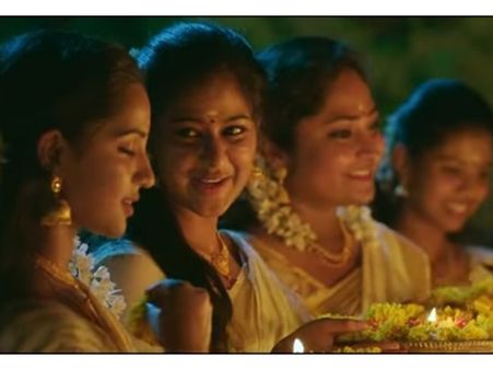 തട്ടുംപുറത്ത് അച്യുതനിലെ തിരുവാതിര സ്‌പെഷ്യല്‍ വീഡിയോ ഗാനം പുറത്ത്! കാണൂ