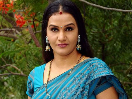 ഭര്‍ത്താവിനെ കൊല്ലാന്‍ ശ്രമിച്ചു എന്ന് വ്യാജ പ്രചരണം, എംഎല്‍എ യ്‌ക്കെതിരെ നടി