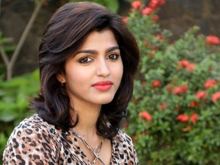 ഷൂട്ടിങിനിടെ ധന്‍ഷികയ്ക്ക് ബിയര്‍ ബോട്ടില്‍ കൊണ്ട് അടികിട്ടി