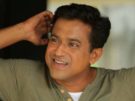 തീവ്രം ഇറങ്ങിയപ്പോള്‍ രൂപേഷ് പീതാംബരന്‍ എന്ന സംവിധായകനെ ജനം പിച്ചിച്ചീന്തി! പോസ്റ്റ് വൈറലാവുന്നു