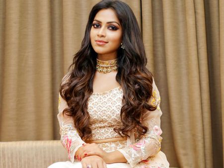 വ്യത്യസ്തമായ വഴികളിലൂടെ കേസ് തെളിയിക്കാന്‍ അമല പോള്‍