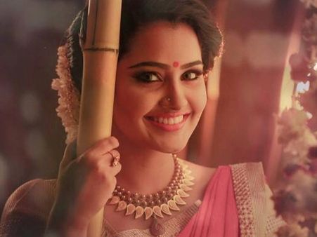 കല്ല്യാണ ഒരുക്കത്തില്‍ അനുപമ പരമേശ്വരന്‍! ഫോട്ടോഷൂട്ട് വൈറലാവുന്നു! വീഡിയോ കാണാം