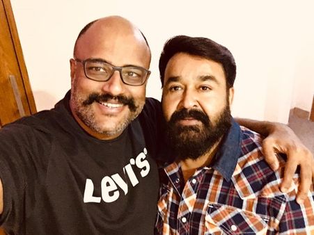 സ്റ്റീഫന്‍ നെടുമ്പളളിയായി മിന്നിക്കാന്‍ ലാലേട്ടന്‍! ലൂസിഫര്‍ ഡബ്ബിംഗ് ആരംഭിച്ചു! വൈറലായി ചിത്രം!കാണൂ