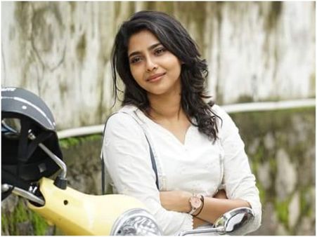 ചേച്ചി ലവ് യൂ,എന്നെ കെട്ടാവോ...! ആരാധകന്റെ ചോദ്യത്തിന് ഐഷുവിന്റെ മറുപടി വൈറല്‍! കാണൂ