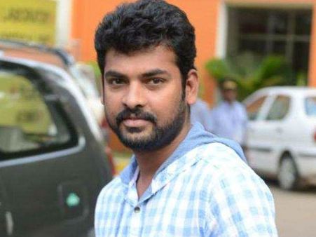 വിമലും കൂട്ടുകാരും ചേര്‍ന്ന് നടനെ ആക്രമിച്ചു, സിസിടിവി ദൃശ്യങ്ങള്‍ തെളിവ്