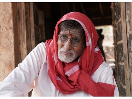 ബോളിവുഡിന്റെ ബിഗ്ബി ഇനി തമിഴിലേക്ക്! അമിതാഭ് ബച്ചന്‍ ചിത്രം ഉയര്‍ന്ധ മനിതന്‍ ഫസ്റ്റ്‌ലുക്ക് പുറത്ത്