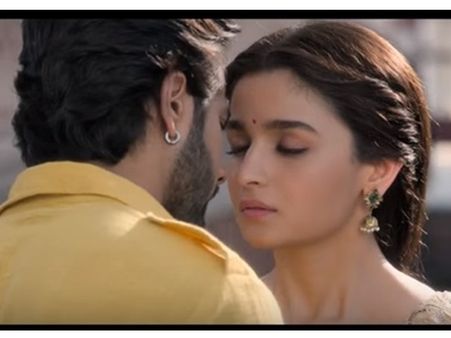 പ്രണയനഷ്ടത്തിന്റെ കഥ പറഞ്ഞ് ബ്രഹ്മാണ്ഡ ചിത്രം കലങ്കിന്റെ ട്രെയിലര്‍! വൈറലായി വീഡിയോ! കാണൂ