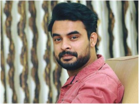 കല്‍ക്കിയില്‍ കിടിലന്‍ പോലീസ് ഗെറ്റപ്പില്‍ ടൊവിനോ തോമസ്! വീഡിയോ വൈറല്‍! കാണൂ