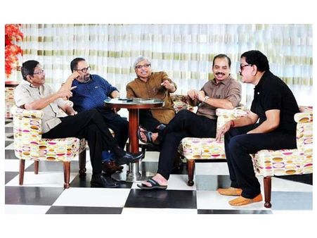 ക്ലാസും മാസ്സുമാണ്! ഒരൊറ്റ ഫ്രെയിമില്‍ മലയാള സിനിമയുടെ ഹിറ്റ് മേക്കേഴ്‌സ്! അപൂര്‍വ്വ നിമിഷം തന്നെ!!!