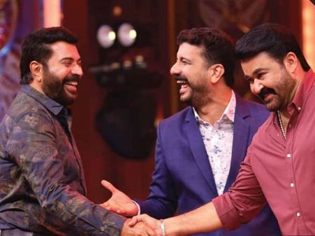 മമ്മൂട്ടിക്കായി കൈനീട്ടേണ്ടിയിരുന്നില്ല! മോഹന്‍ലാലല്ലേ മുന്നിലുള്ളത്! സെല്‍ഫ് ട്രോളുമായി പിഷാരടി!