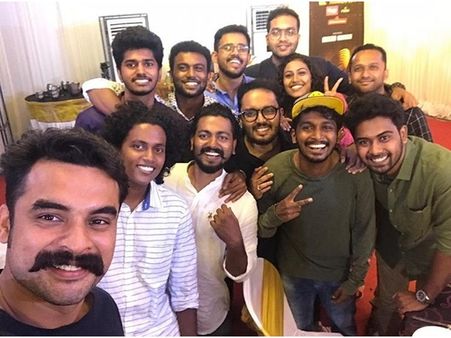 കരിക്കിലെ അടുത്ത സര്‍പ്രൈസ് ടൊവിനോ തോമസിന്റെ വകയാണോ? സോഷ്യല്‍ മീഡിയ വഴി ചിത്രം പുറത്ത് വിട്ട് താരം!