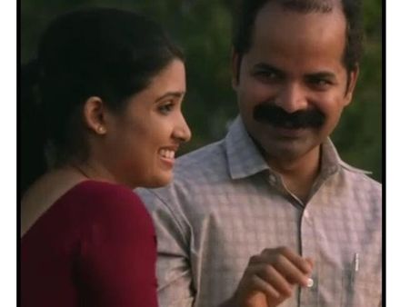 വിനയ് ഫോര്‍ട്ട് ചിത്രം തമാശയിലെ ഗാനം ശ്രദ്ധേയമാകുന്നു! പാടി ഞാന്‍ മൂളക്കമാലേ ഗാനത്തിന്റെ വീഡിയോ!