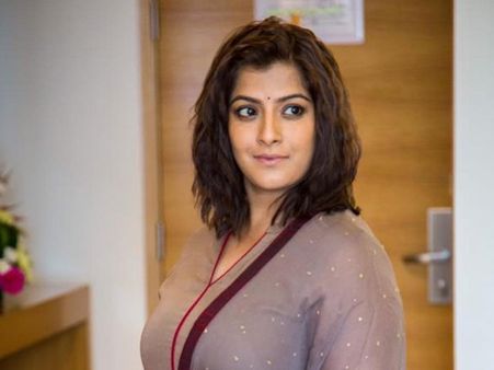 ആക്ഷന്‍ ലേഡിയായി മിന്നിച്ച് വരലക്ഷ്മി ശരത്കുമാര്‍! വൈറലായി നടിയുടെ വീഡിയോ! കാണൂ