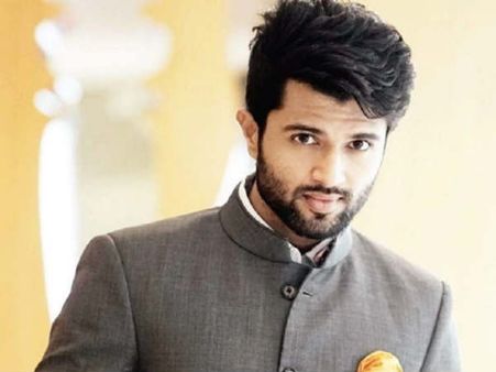 സംവിധായകനായുളള ആദ്യ ചിത്രം ഉടനെയുണ്ടാകുമെന്ന് വിജയ് ദേവരകൊണ്ട! തെലുങ്ക് സൂപ്പര്‍താരം പറഞ്ഞത് കാണൂ