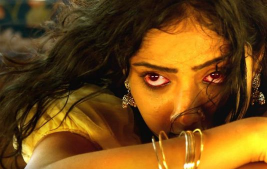 കണ്ണിൽ ചോരപ്പാടുകൾ!! അഴിഞ്ഞ തലമുടി, ഭീതിയിലാക്കി ആകാശഗംഗ2 ...