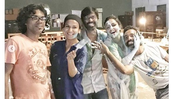 ധനുഷിനും ടീമിനുമൊപ്പം പെയിന്റില്‍ കുളിച്ച് അമലാ പോള്‍! വൈറലായി നടിയുടെ പോസ്റ്റ്! കാണൂ