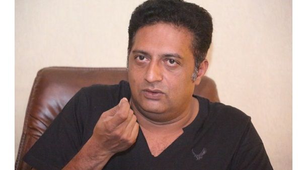 തന്റെ കൂടെ ചിത്രം എടുത്തതിന് ആരാധികയുടെ ഭര്‍ത്താവ് ഇടപെട്ടു! മോശം അനുഭവത്തെക്കുറിച്ച് പ്രകാശ് രാജ്