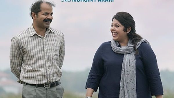 കാണുമ്പോള്‍ നിന്നെ...! റെക്‌സ് വിജയന്റെ സംഗീതത്തില്‍ തമാശയിലെ പുതിയ പാട്ട്! വീഡിയോ കാണാം