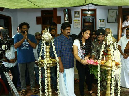പുൽവാമ ഭീകരാക്രമണം ഒരു ഗ്രാമത്തെ ബാധിച്ചത് ഇങ്ങനെ!!' ഐ ആം ഇന്ത്യൻ '... ചിത്രീകരണം ആരംഭിച്ചു