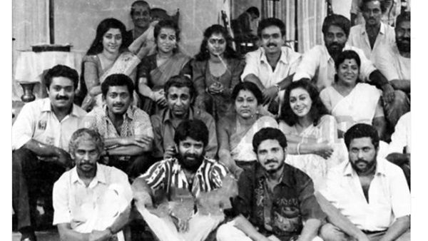 മോഹന്‍ലാല്‍ ഇല്ലാത്ത മണിച്ചിത്രത്താഴ് ലൊക്കേഷന്‍ ചിത്രം! സണ്ണി കുട്ടന്‍ എവിടെയെന്ന് ആരാധകര്‍!