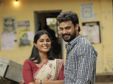 തീവണ്ടിയിലെ പ്രണയജോഡികള്‍ ഇനി നേര്‍ക്കുനേര്‍! കല്‍ക്കിയില്‍ ടൊവിനോയുടെ വില്ലത്തിയായി സംയുക്ത