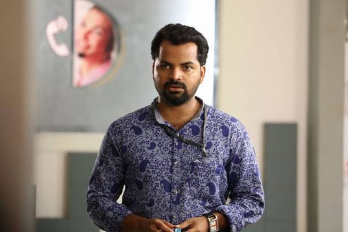 നാട്ടിലേയ്ക്ക് വരുമ്പോൾ ലഗേജിൽ ഇതും കൂടി!! പ്രവാസികളോട് സഹായം അഭ്യർഥിച്ച് വിനയ് ഫോർട്ട്