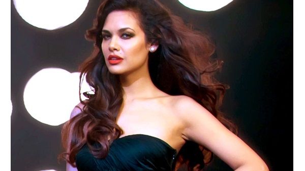 സ്വാതന്ത്ര്യ ദിനത്തില്‍ റിപ്പബ്ലിക്ക് ദിനാംശംസ നേര്‍ന്ന് നടി! ഇഷ ഗുപ്തയെ ട്രോളി സോഷ്യല്‍ മീഡിയ