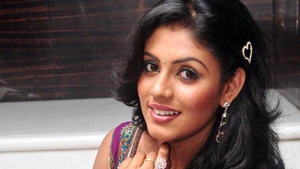 എത്ര തിരക്കുള്ള സെലിബ്രിറ്റിയാണെങ്കിലും ഇഷ്ടമുള്ളത് ചെയ്യാന്‍ സമയമുണ്ട്; ഇനിയ