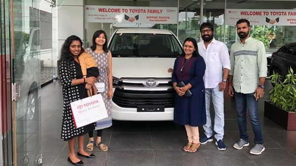 അച്ഛന്റെ പിറന്നാളിന് മകന്റെ സമ്മാനം! ഹരീശ്രീ അശോകന്റെ യാത്ര ഇനി ഇന്നോവയില്‍