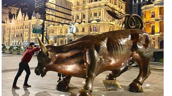 പല്‍വാള്‍ ദേവനെന്ന് ടൊവിനോ തോമസ്! കുപ്രസിദ്ധ പയ്യനാണെന്ന് തിരുത്തി ആരാധകര്‍