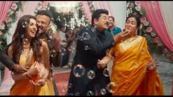 ഹാപ്പി ഹാപ്പി നമ്മള് ഹാപ്പി...! ഒമര്‍ ലുലു ചിത്രം ധമാക്കയിലെ ആഘോഷ ഗാനം പുറത്ത്‌