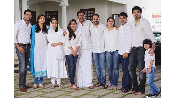 നസ്രിയ കൂടി വന്നതോടെ ഫാമിലി ഫുള്‍ ആയി, കുടുംബസമേതം ഫാസില്‍! ഏറ്റവും പുതിയ ചിത്രം വൈറലാവുന്നു
