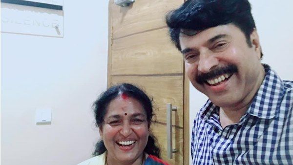 മമ്മൂട്ടി മനസ് അറിഞ്ഞ് ചിരിച്ചതാണ്! മെഗാസ്റ്റാറിനൊപ്പം സെല്‍ഫി എടുത്തതിനെ കുറിച്ച് ശ്രീജ രവി