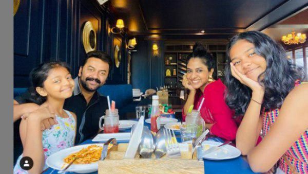 ഇന്ദ്രജിത്ത് തിരിച്ചെത്തിയ സന്തോഷത്തില്‍ പൂര്‍ണിമയും മക്കളും! ലേറ്റസ്റ്റ് കുടുംബ ചിത്രം വൈറല്‍!
