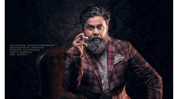 ദിലീപും മമ്മൂട്ടിയുടെ പാതയിലാണ്! സ്റ്റൈലിഷ് ലുക്കിലുള്ള ജനപ്രിയന്റെ ഫോട്ടോസ് വൈറലാവുന്നു