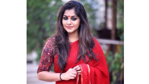 ഇറക്കം കുറഞ്ഞ വസ്ത്രത്തിന്റെ പേരില്‍ വിമര്‍ശനം! എനിക്ക് ഇഷ്ടമുള്ള ഫോട്ടോ ഇടുമെന്ന് നടി മീര നന്ദന്‍