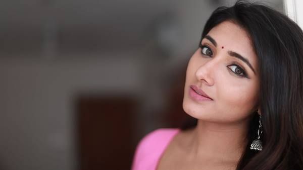 കാവ്യ മാധവനെയും കുഞ്ഞിനെയും കാണാന്‍ വന്ന കുടുംബ സുഹൃത്ത് എങ്ങിനെ മോഹന്‍ലാലിന്റെ നായികയായി?