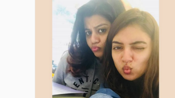 സുപ്രിയ മേനോനെ സെല്‍ഫിയിലാക്കി നസ്രിയയുടെ കുസൃതി! ആ ഭാവമാണ് കിടുക്കിയത്! ചിത്രം വൈറല്‍!