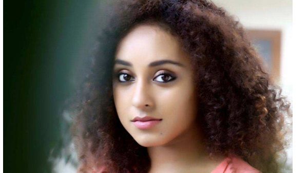 പേളി മാണിയുടെ ബോളിവുഡ് അരങ്ങേറ്റം! ആദ്യ ചിത്രത്തിന്റെ ഫസ്റ്റ്ലുക്ക് പങ്കുവെച്ച് നടി