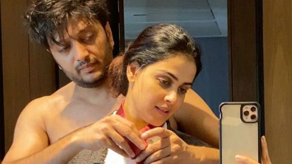 ഭാര്യയ്ക്ക് ടൈ കെട്ടാൻ സഹായിച്ച് റിതേഷ്! എന്നാൽ ജെനീലിയ ചെയ്തത്, ക്യൂട്ട് റൊമാന്റിക് വീഡിയോ