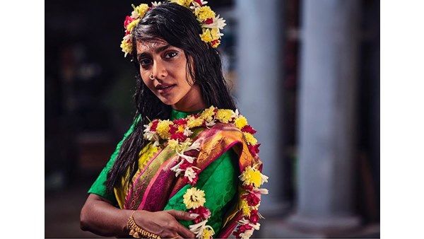 പുതുവര്‍ഷത്തില്‍ വ്യത്യസ്ത ഫോട്ടോഷൂട്ടുമായി നടി ഐശ്വര്യ ലക്ഷ്മി, ചിത്രങ്ങള്‍ വൈറലാവുന്നു