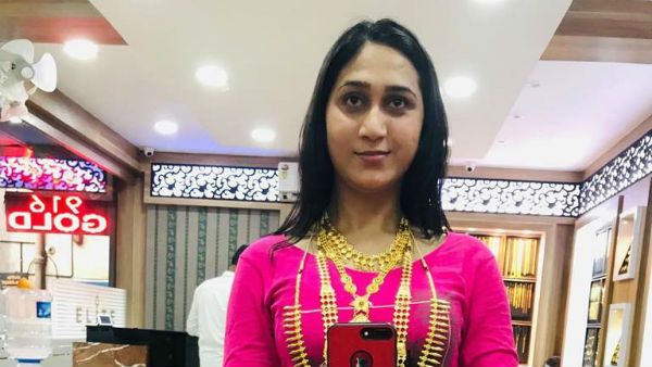 ചില വിശേഷാവസരങ്ങൾ വരുന്നു! വിവാഹ സൂചനയുമായി നടി അഞ്ജലി അമീര്‍