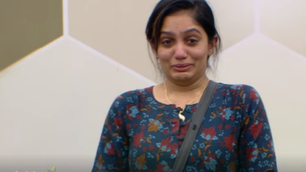 അസുഖമൊന്നുമില്ലായിരുന്നു അച്ഛന്! പൊട്ടിക്കരഞ്ഞ് ആര്യ! വെള്ളം കുടിക്കാതെ മരിക്കുന്ന അവസ്ഥയുണ്ടല്ലോ